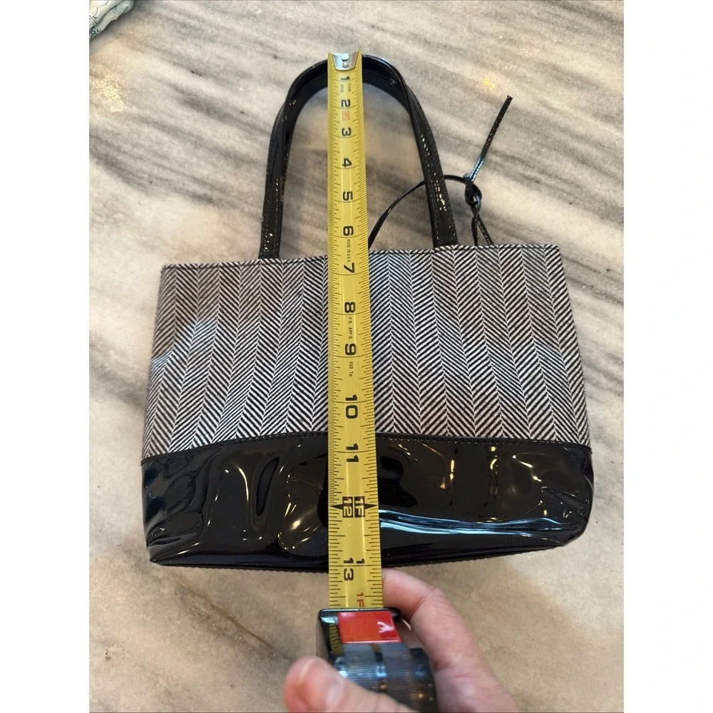 Estée Lauder must hardware purse